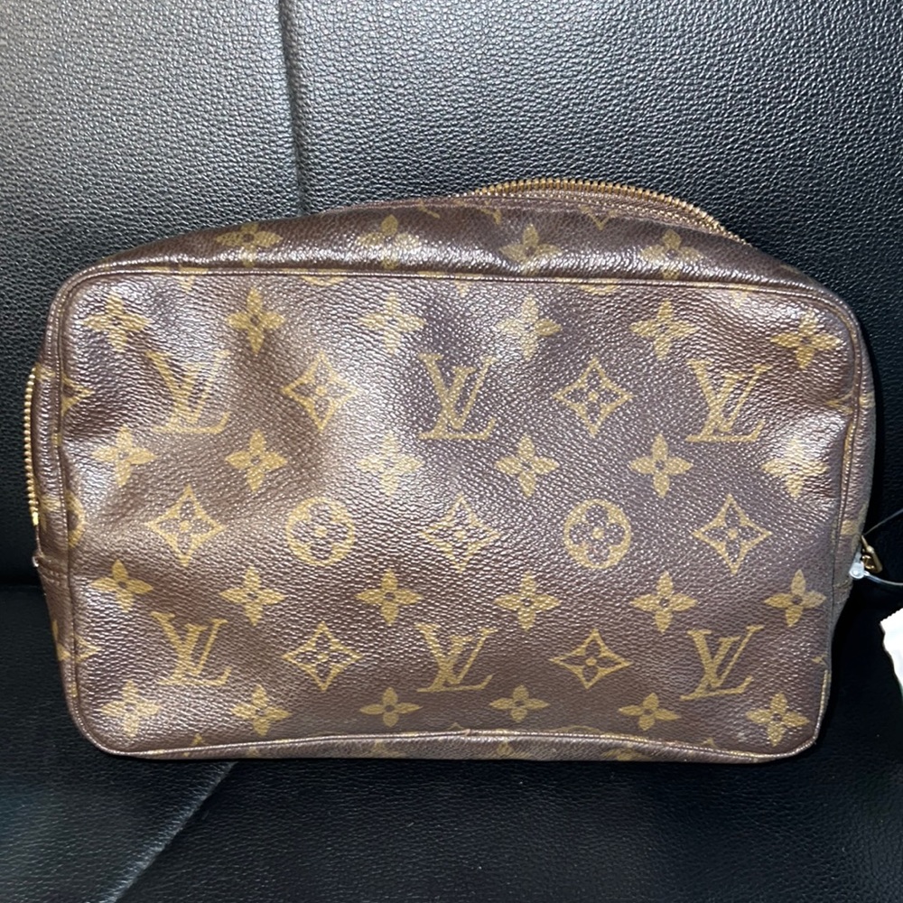 Louis Vuitton trousse toilette 23